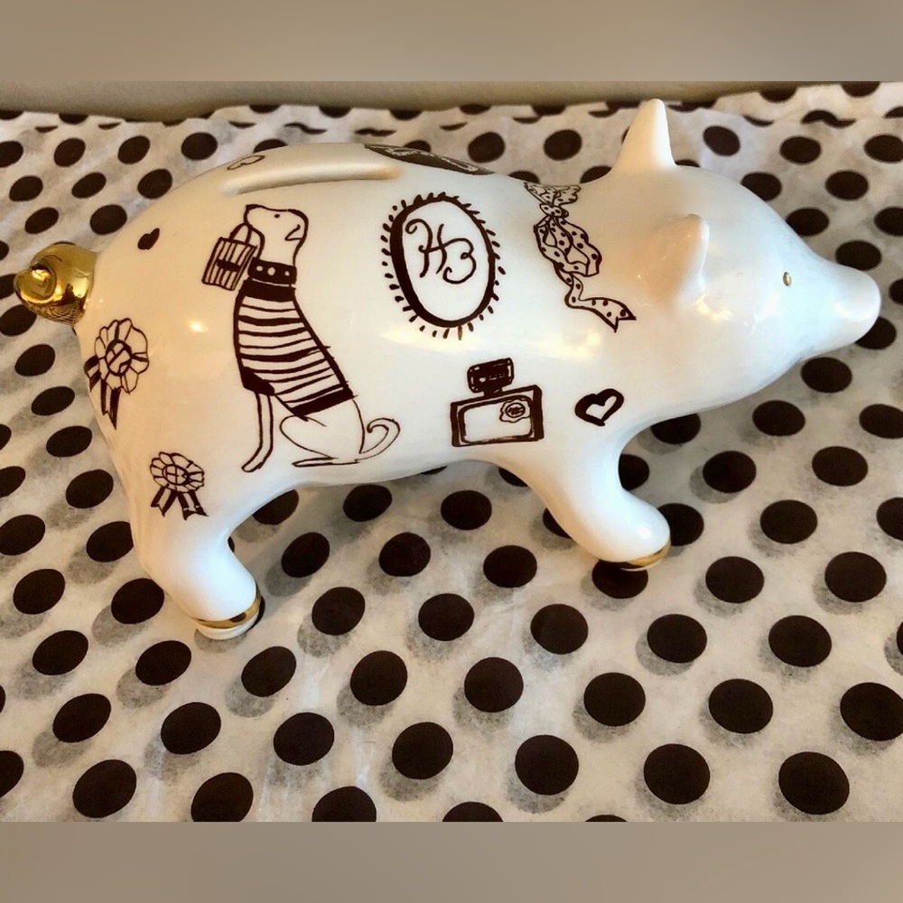 ❌SOLD❌NWT HENRI BENDEL PIGGY BANK
Comes with dust bag, HB box & HB shopping bag